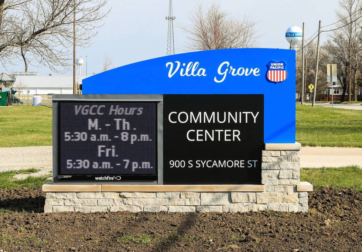 A sign for Villa Grove Community Center